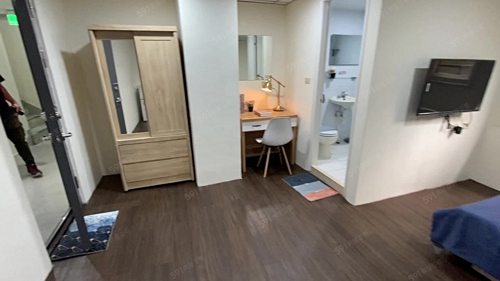 ✨8分鐘府中站✨租金包水電✨板橋採光電梯套房✨可寵租補收垃圾 - Image 1