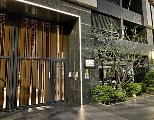 青埔A17高鐵，高級輕奢宅，傢俱家電車位 整層住家 翔譽17 591租屋 月租19,500元/月
