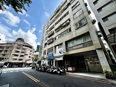 一中商圈💛大室內9.7坪~投資收租自用皆適宜💛