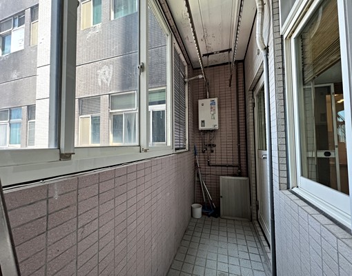 紅樹林站旁3分鐘高樓美景四房樓中樓可租補 - Image 15