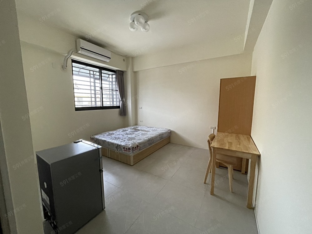 全新大全配,一卡皮箱及入住,每間皆有對外窗