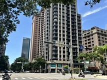 文化二路一段家樂福對面-親..