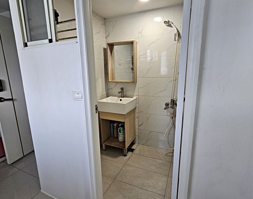 屋主自租.電梯套房,稀有釋出, - Image 12