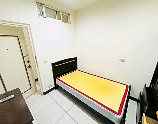 士林站、女性專屬、小資首選、飲水機、水泥隔間、對外窗、免爬梯 - Image 1