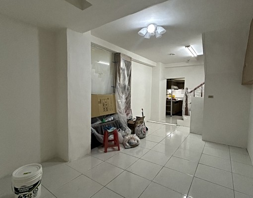 全新整理俱全平車透天台中車站周邊鬧區靜巷可住家可店面 - Image 1