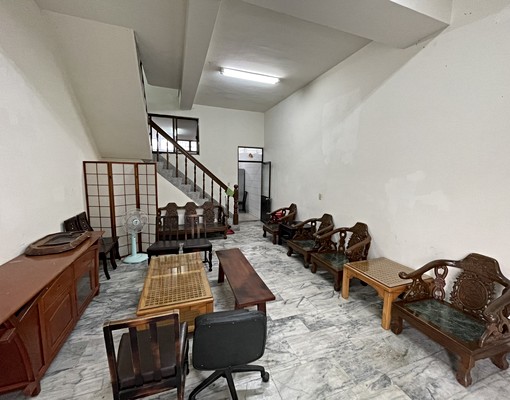 獨棟透天厝家具配備齊全適合員工宿舍或住家 - Image 1
