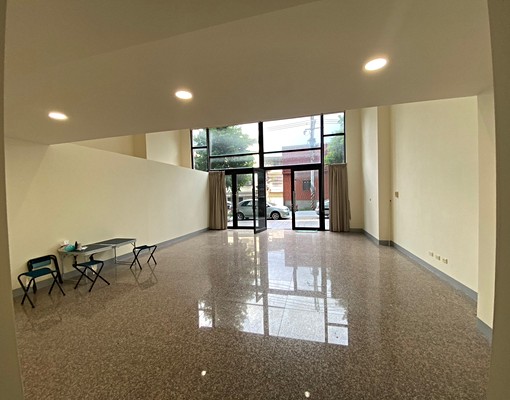 (街邊店住招租)元智生活圈優質臨轉角挑高金店面 - Image 2