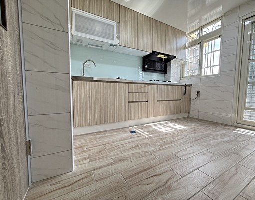 中誠街全新裝潢未住過電梯3房！買屋賣屋請找小鳳為您服務 - Image 11