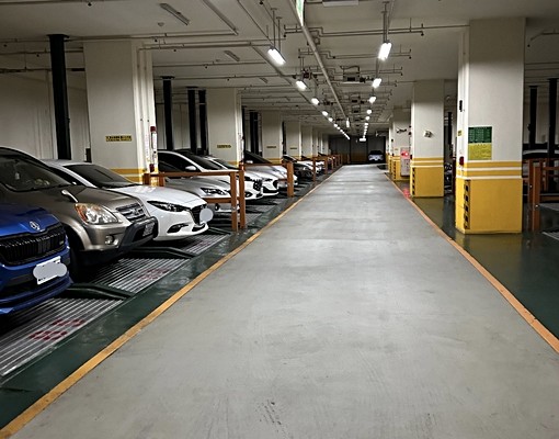 台北市大同區高級社區地下車位 - Image 1
