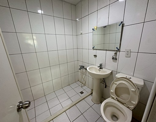 勤旁誠品旁爬樓梯大三房可租屋補助，台水台電帳單屋況佳有整理過 - Image 12