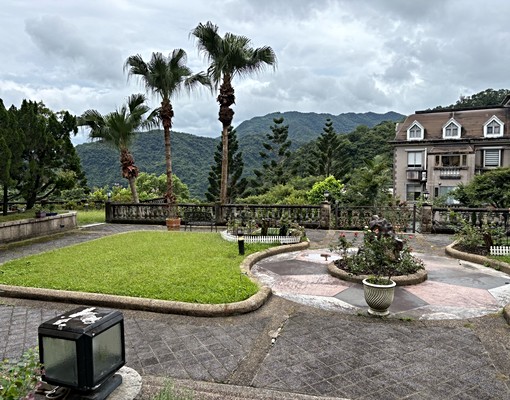 大台北華城石上清泉社區庭院一樓附平面車位 - Image 1