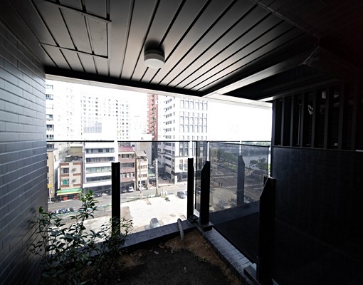 海洋音樂中心愛情河左岸全新裝潢電梯兩房傢俱家電齊全 - Image 12
