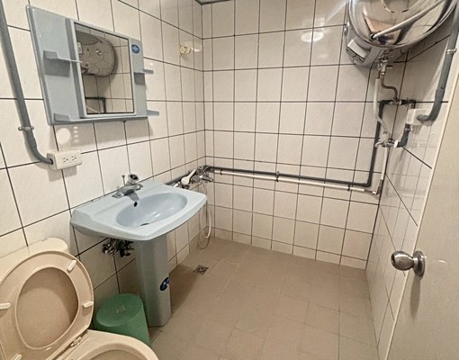 全新整理三房一廳一衛一廁格局方正,採光通風良好,居住舒適。 - Image 6