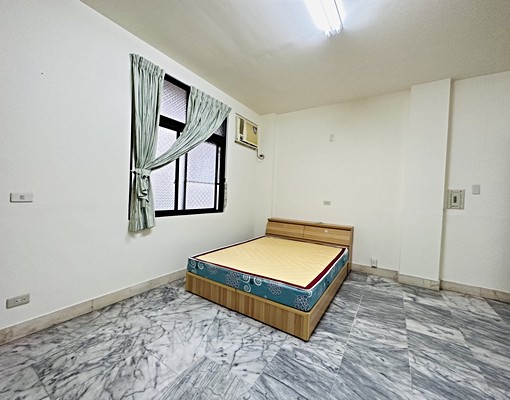 限女性-水萍塭公園有陽台套房-可室內停車- - Image 2