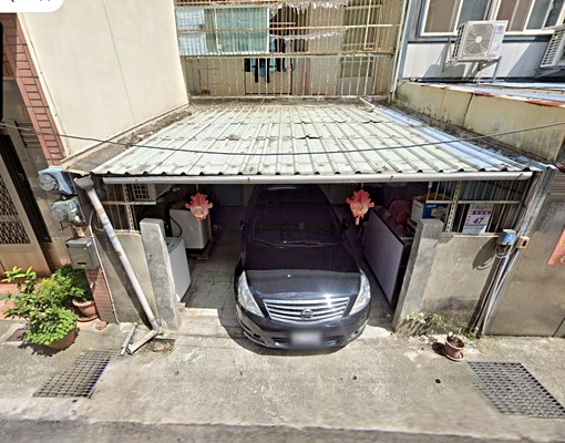 梅高路梅岡透天分租一樓前院停車 - Image 1