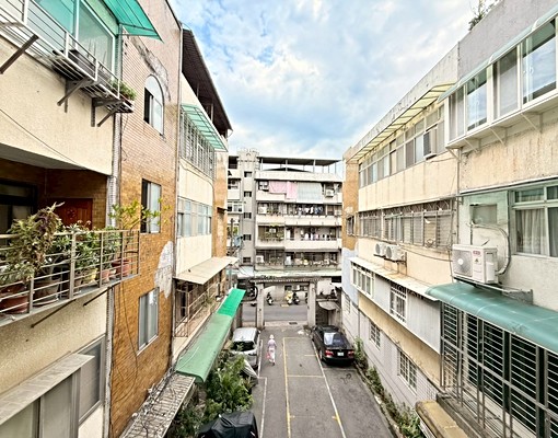 士東國小邊間三房美寓-洽承辦住商張貴英 - Image 3