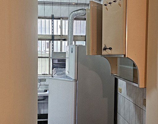 近夜市公車站市場乾淨明亮 - Image 8