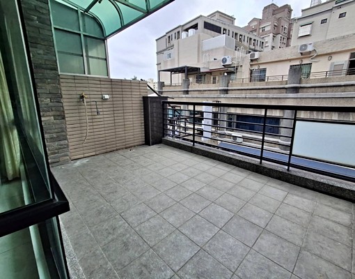 🈵東區近成大/大雅房家電齊全(衛浴.大露台專屬)🈵 - Image 3