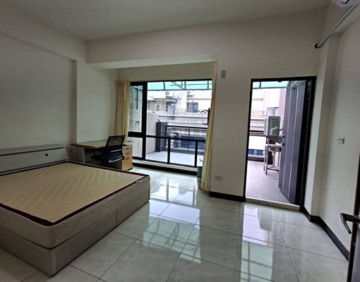 🈵東區近成大/大雅房家電齊全(衛浴.大露台專屬)🈵 - Image 1