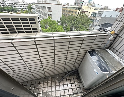 成大長榮獨立陽台電梯套房(台水台電計價) - Image 4