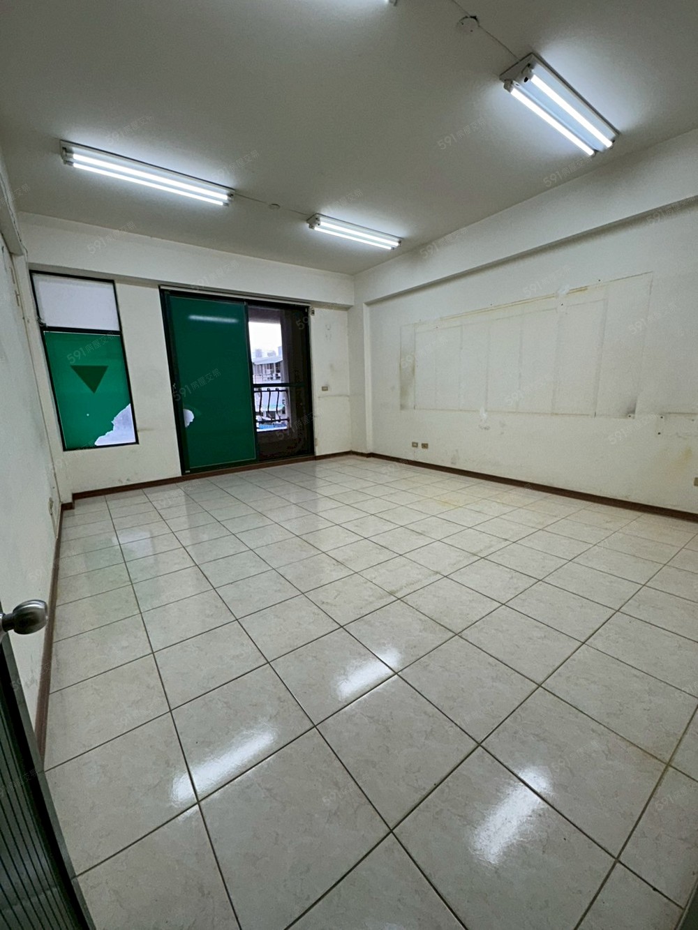 2F落地窗有陽台