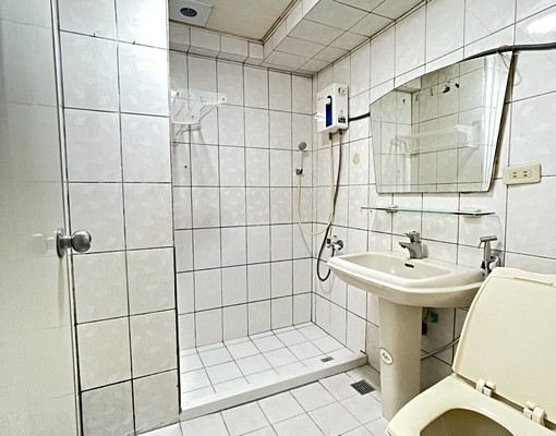 星鴻台中✨免仲可租補近北平路、天津商圈電梯大套房 - Image 2