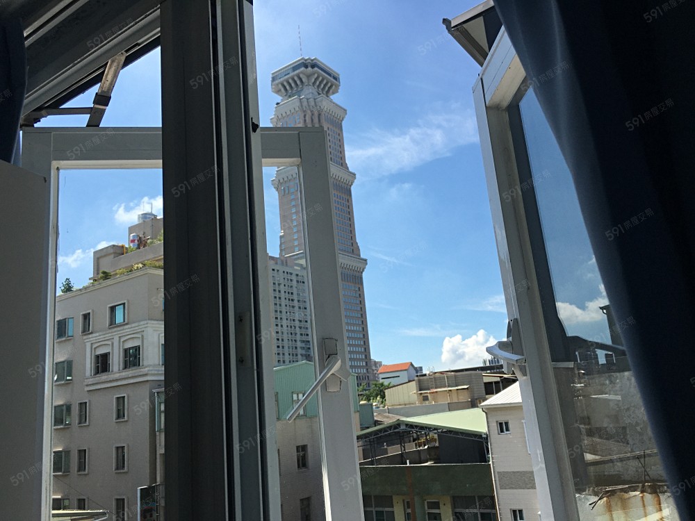 推射窗外景50層大樓