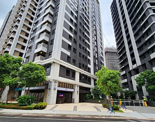 江翠北側D區大廈.全新裝潢三房車位.近文化路二段.民生路三段 - Image 10