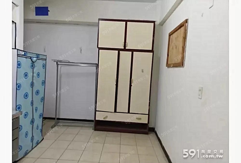4F屋內有衣橱