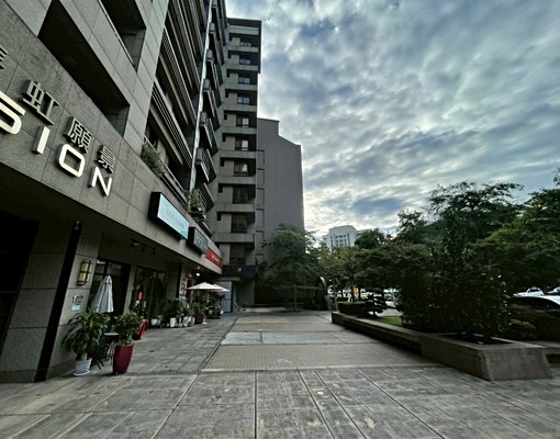 大直劍南路捷運站旁高檔社區,含管及平面車位 - Image 15