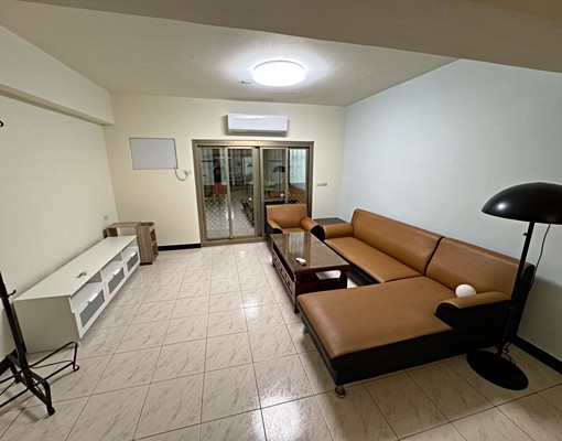 水交社文化園區、新光三越5分鍾-拎包入住(含平面車位) - Image 1