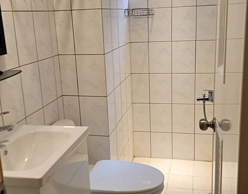 電梯三房全新裝潢附全新家具家電屋主自租免仲介費 - Image 13