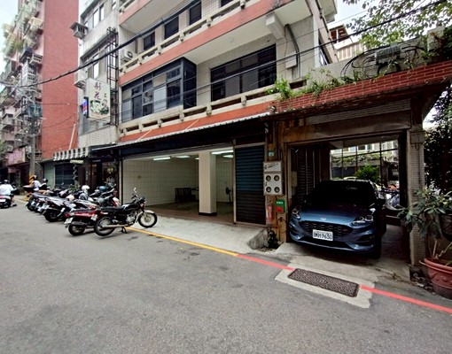 淡水捷運站前店住皆可1樓寬面 - Image 1