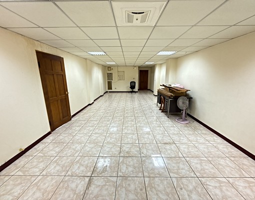 朝貴一街公園旁倉儲空間地下室另出租雙店面8米寬商務中心!!! - Image 5