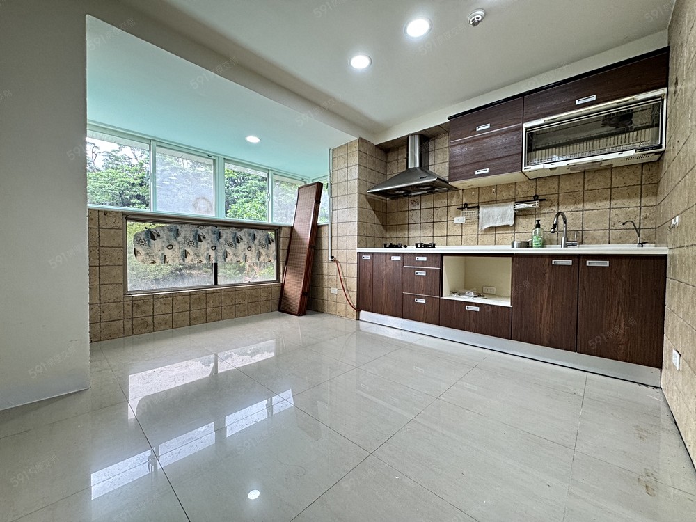 採光明亮 廚具完善