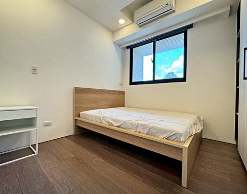 興大苑視野三面採光通風裝潢2+1房平車含管 - Image 9