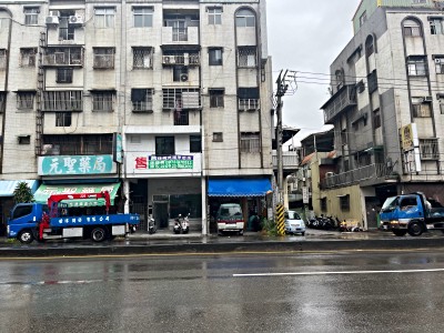 自售南區五權南路高工路中投公路口店住