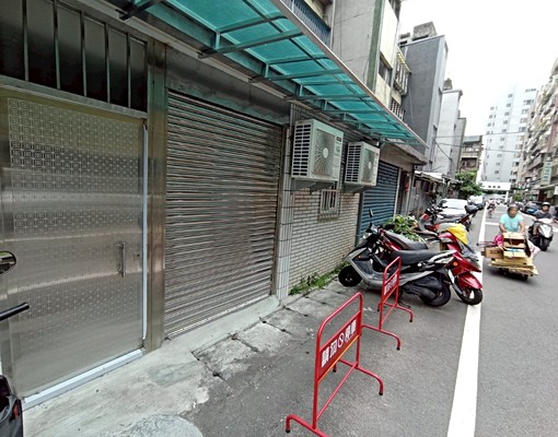 三房光華住辦門口可停車 - Image 4