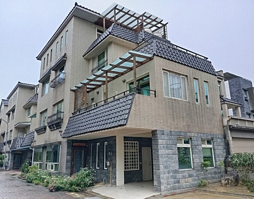 頭份忠孝一路美裝潢透天 - Image 1