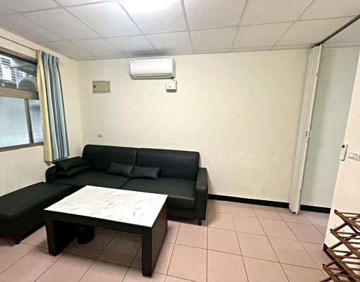 三重國小/免爬高/格局方正空間大正三房/傢俱齊全前後陽台/ - Image 2