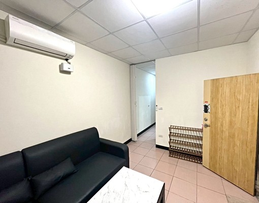 三重國小/免爬高/格局方正空間大正三房/傢俱齊全前後陽台/ - Image 4