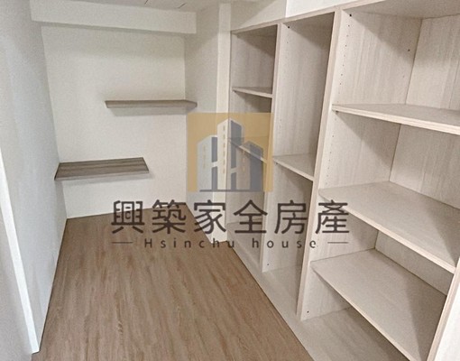 W大遠百旁｜嶄新電梯套房.可工作室｜台水.電計費 - Image 9