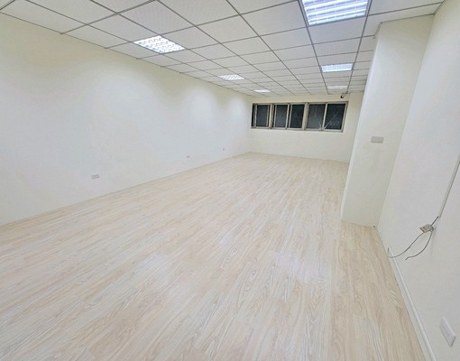 工作室美甲美容/室內大坪數/可裝修採光好 - Image 1