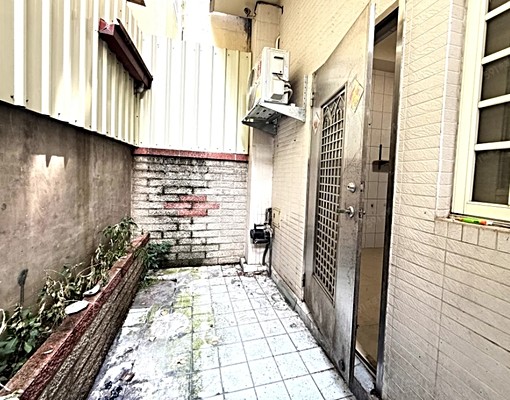 西屯整棟透天🉑營登🉑報稅👍可店可住✅可住辦✅車庫 - Image 13