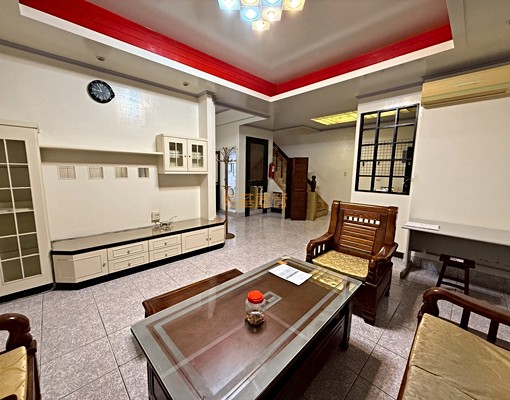兆基🏡東區靜巷透天舒適好宅，可租補 - Image 1