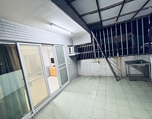 鳳山捷運車站商圈~五樓套房~商圈夜市旁~美食多，機能佳長短租 - Image 10