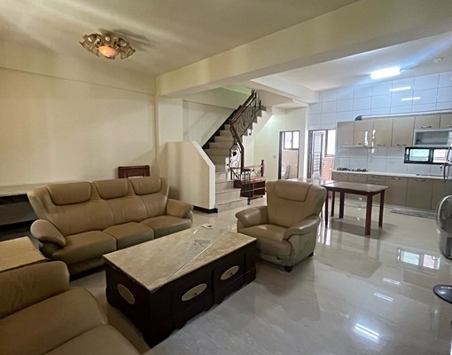 史博館~三房優質中庭車墅 - Image 1