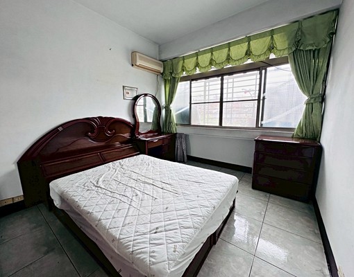 沃｜新興市場旁｜近中央公園｜面前道路50米｜稀有黃金店面出租 - Image 4