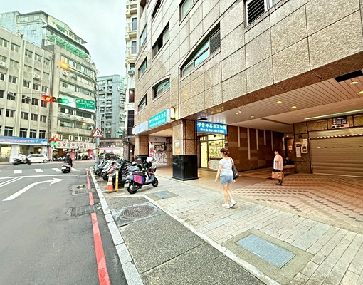 西門捷運站1號出口漢中街me原宿一般車位 - Image 15