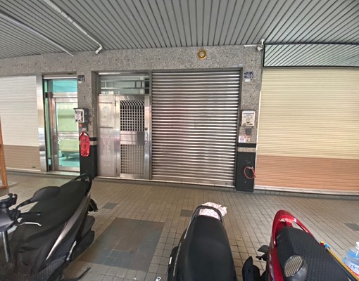 崇倫國中五權八街/臨路透天店面1～2樓可營登工作室/可停車 - Image 4